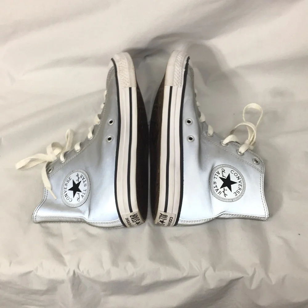 Converse Junior Chuck Taylor Matte Metallic High Tops Size 5 GREAT Condition